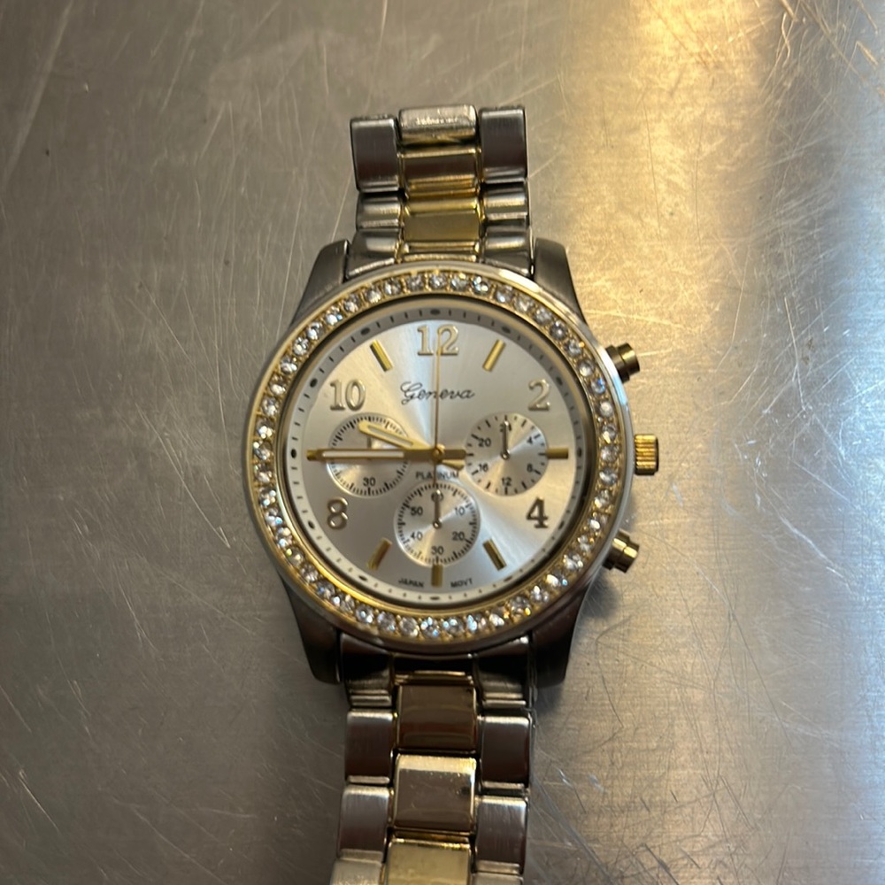 Geneva platinum watch ladies two tone new battery works
